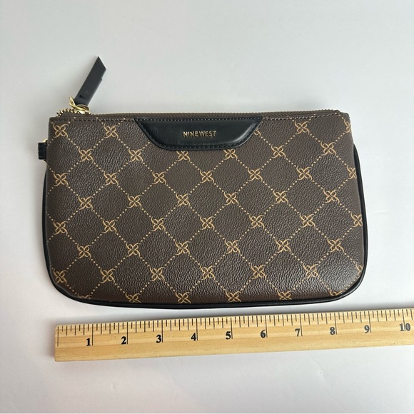 Nine West Pouch Style Faux Leather Tan Brown Wristlet Card Holder - Picture 12 of 15